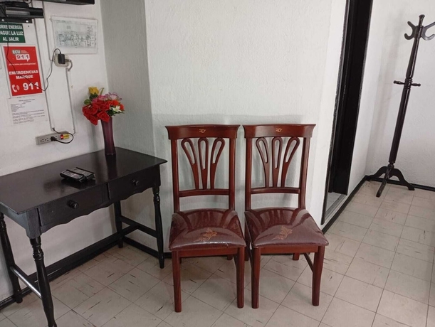 Imagen de la habitación del Hotel Hostal Flores. Foto 9