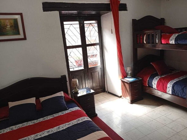 Imagen de la habitación del Hotel Hostal Flores. Foto 10