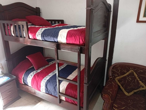 Imagen de la habitación del Hotel Hostal Flores. Foto 11