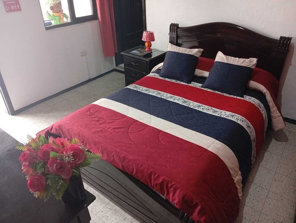 Imagen de la habitación del Hotel Hostal Flores. Foto 15