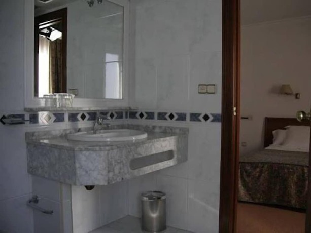 Imagen de la habitación del Hotel Hostal Gran Via Levante. Foto 18