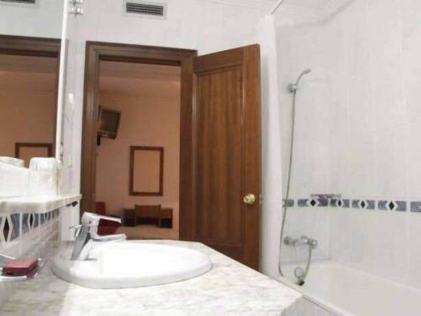 Imagen general del Hotel Hostal Gran Via Levante. Foto 15