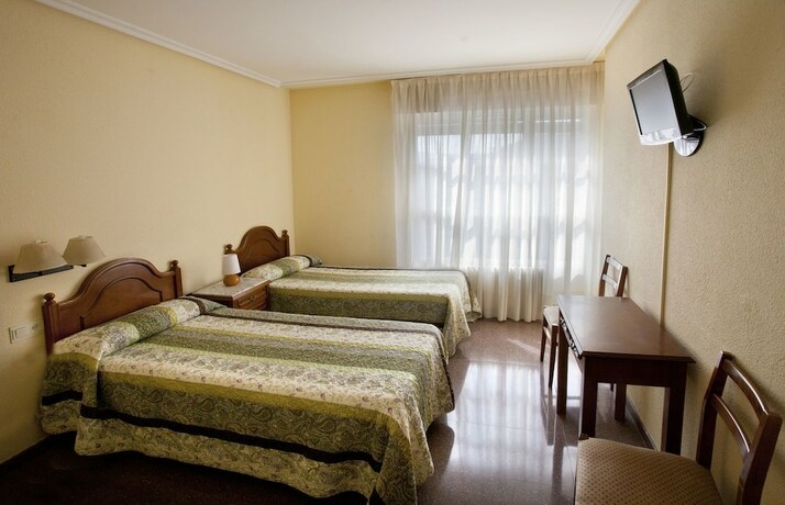Imagen de la habitación del Hotel Hostal Hispano. Foto 17