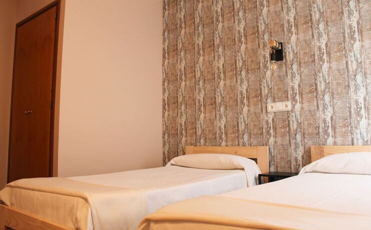 Imagen de la habitación del Hotel Hostal Horta Rosell. Foto 17