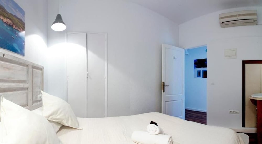 Imagen de la habitación del Hotel Hostal Ibiza. Foto 5