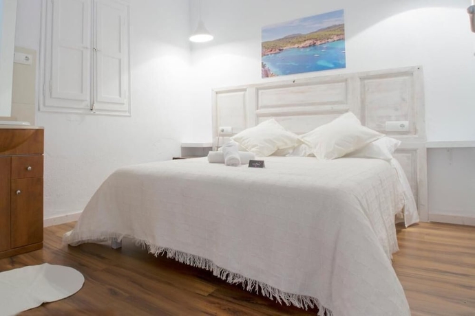 Imagen de la habitación del Hotel Hostal Ibiza. Foto 6