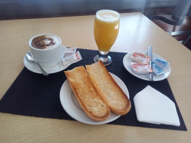 Imagen del bar/restaurante del Hotel Hostal Internacional. Foto 2