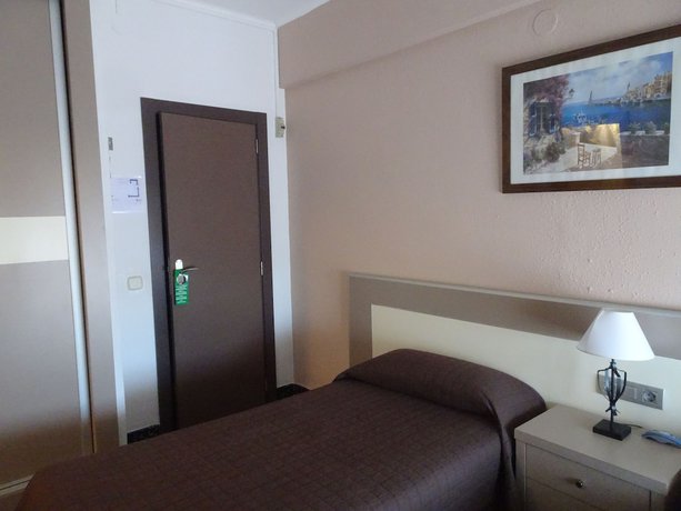 Imagen de la habitación del Hotel Hostal Internacional. Foto 13