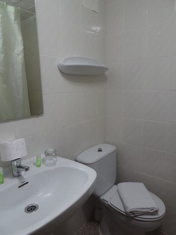 Imagen de la habitación del Hotel Hostal Internacional. Foto 14