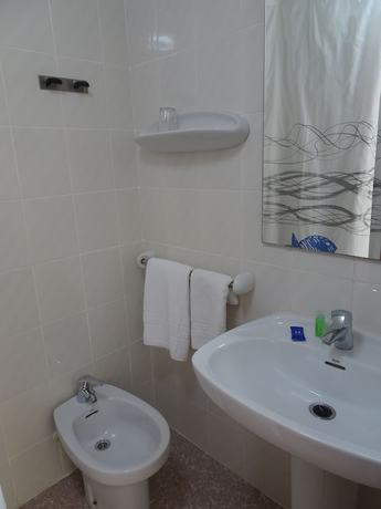 Imagen de la habitación del Hotel Hostal Internacional. Foto 15