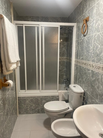 Imagen de la habitación del Hotel Hostal Julio Cesar. Foto 11