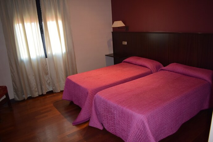 Imagen de la habitación del Hotel Hostal La Bamba. Foto 13