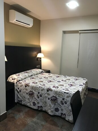 Imagen general del Hotel Hostal La Bartola. Foto 5