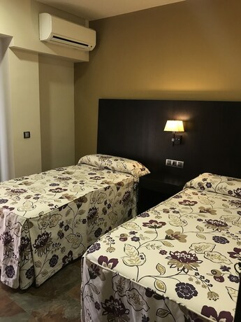 Imagen general del Hotel Hostal La Bartola. Foto 6