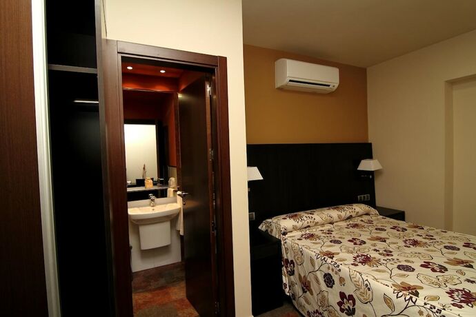 Imagen general del Hotel Hostal La Bartola. Foto 12