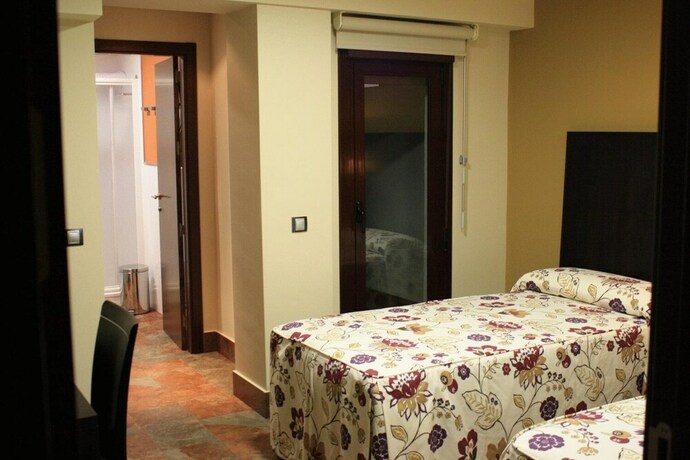 Imagen general del Hotel Hostal La Bartola. Foto 17