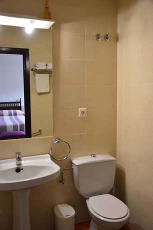 Imagen de la habitación del Hotel Hostal La Casa Grande. Foto 10