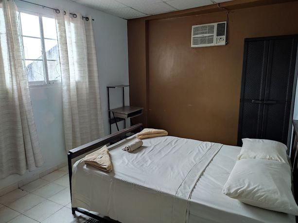 Imagen de la habitación del Hotel Hostal La Cigarra. Foto 3