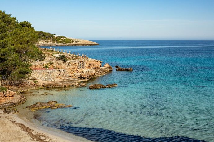 Imagen de la habitación del Hotel Hostal La Cig&uuml;e&ntilde;a, Cala Portinatx. Foto 15
