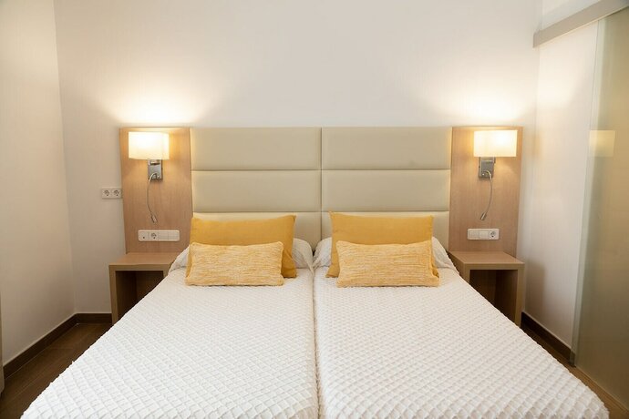 Imagen general del Hotel Hostal La Cig&uuml;e&ntilde;a, Cala Portinatx. Foto 5