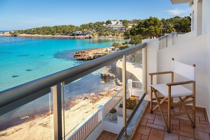 Imagen general del Hotel Hostal La Cig&uuml;e&ntilde;a, Cala Portinatx. Foto 13