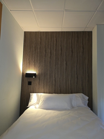 Imagen de la habitación del Hotel Hostal La Cig&uuml;e&ntilde;a, El Espinar. Foto 4