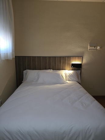 Imagen de la habitación del Hotel Hostal La Cig&uuml;e&ntilde;a, El Espinar. Foto 5