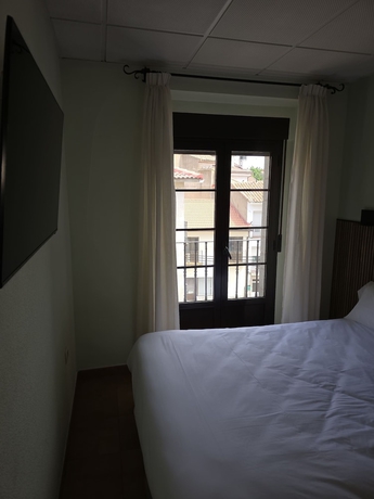 Imagen de la habitación del Hotel Hostal La Cig&uuml;e&ntilde;a, El Espinar. Foto 9