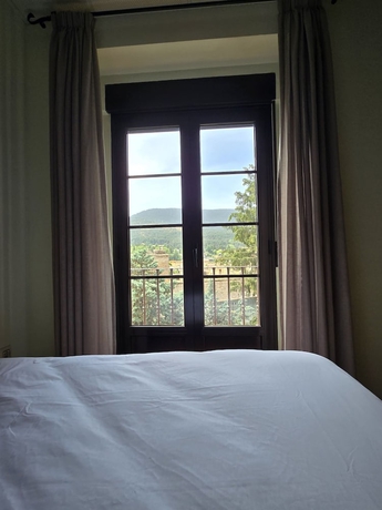 Imagen de la habitación del Hotel Hostal La Cig&uuml;e&ntilde;a, El Espinar. Foto 13