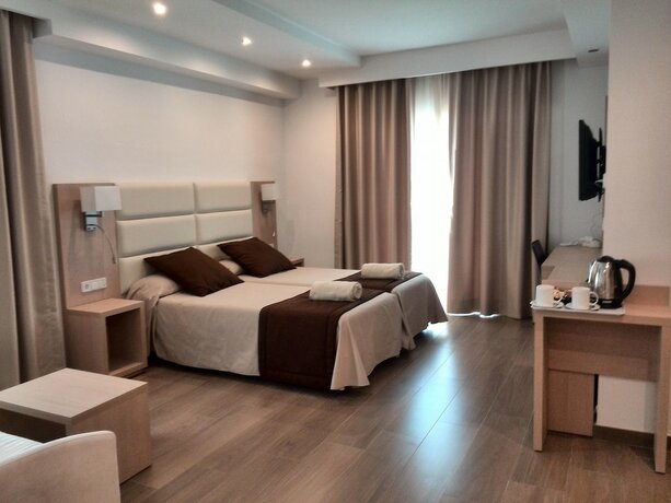 Imagen de la habitación del Hotel Hostal La Cig&uuml;e&ntilde;a. Foto 16