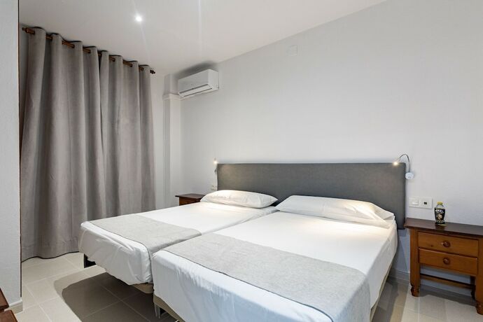 Imagen de la habitación del Hotel Hostal La Costa. Foto 15