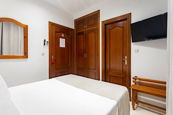 Imagen general del Hotel Hostal La Costa. Foto 8