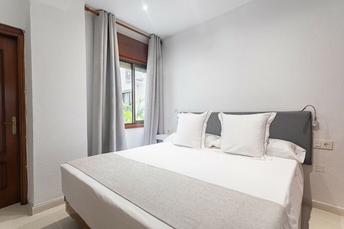 Imagen general del Hotel Hostal La Costa. Foto 10