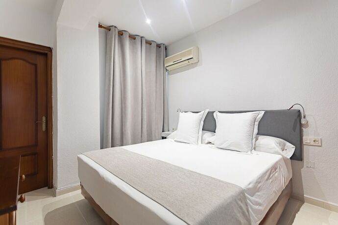 Imagen general del Hotel Hostal La Costa. Foto 11