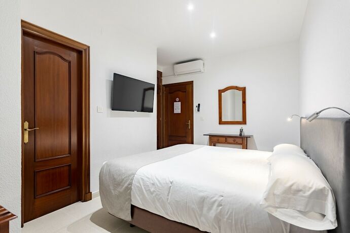 Imagen general del Hotel Hostal La Costa. Foto 12