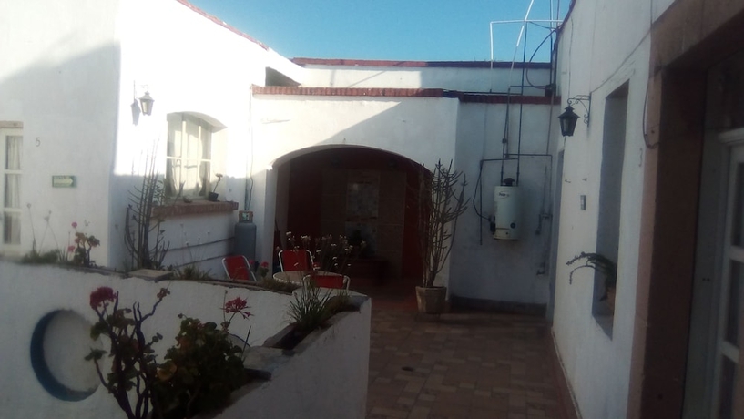 Imagen de los exteriores del Hotel Hostal La Cruz Verde. Foto 14