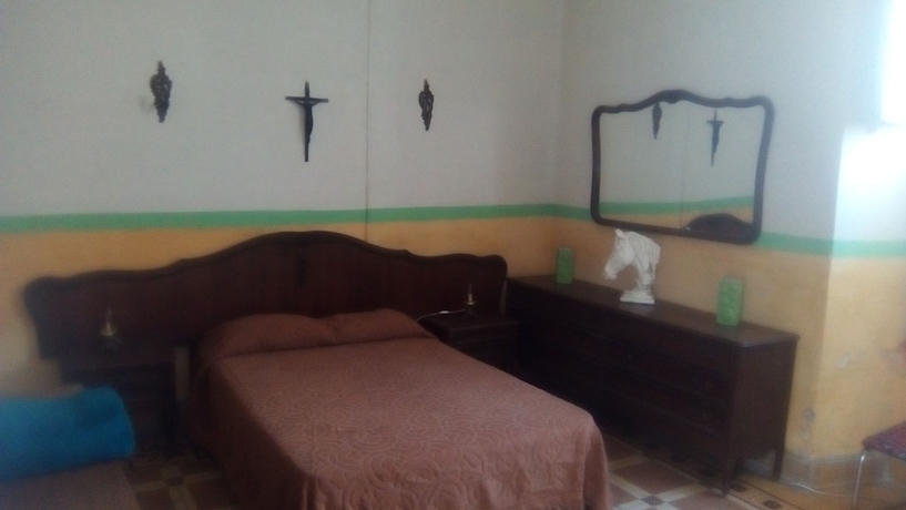 Imagen de la habitación del Hotel Hostal La Cruz Verde. Foto 10