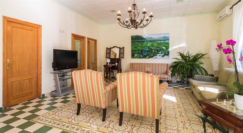 Imagen general del Hotel Hostal La Fonda. Foto 11