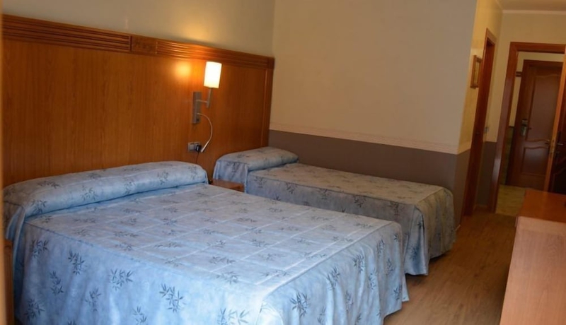 Imagen de la habitación del Hotel Hostal La Font. Foto 3