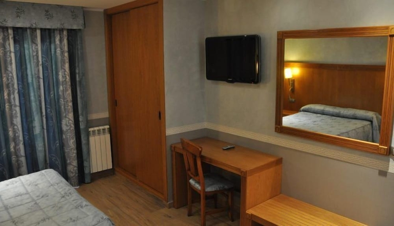 Imagen de la habitación del Hotel Hostal La Font. Foto 6