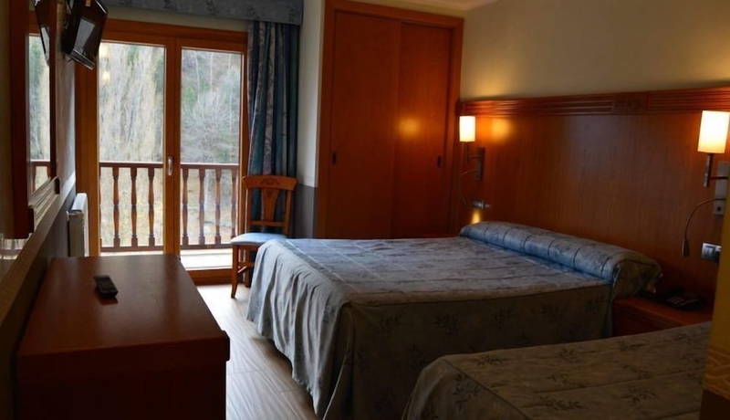 Imagen de la habitación del Hotel Hostal La Font. Foto 11