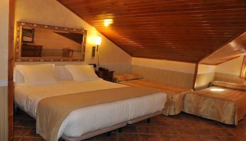 Imagen de la habitación del Hotel Hostal La Font. Foto 12