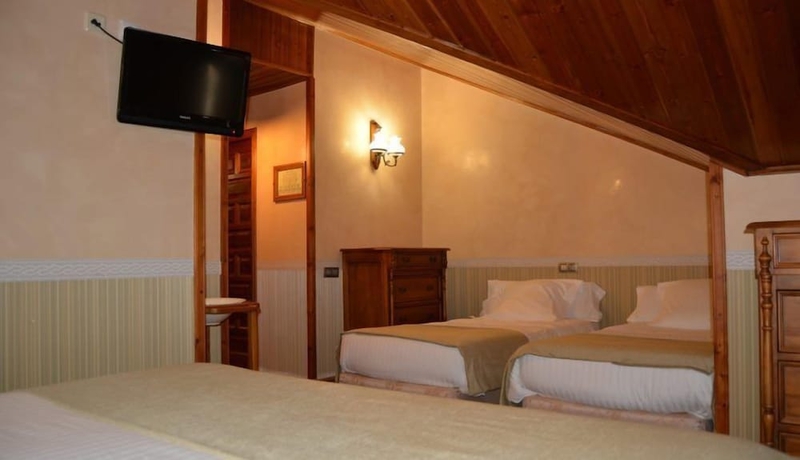 Imagen de la habitación del Hotel Hostal La Font. Foto 15
