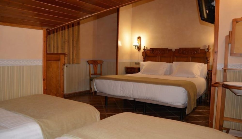 Imagen de la habitación del Hotel Hostal La Font. Foto 16