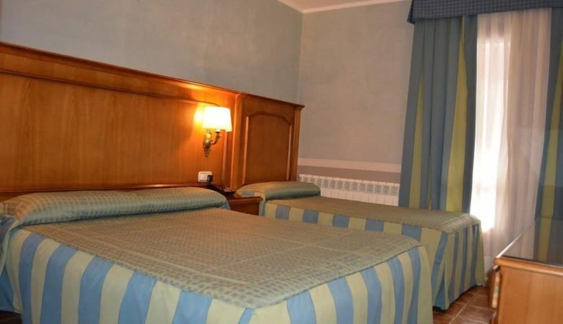 Imagen de la habitación del Hotel Hostal La Font. Foto 17