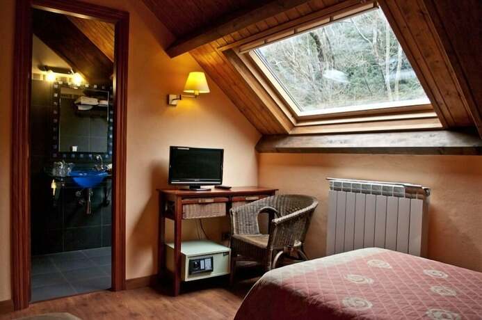 Imagen de la habitación del Hotel Hostal La Fuen. Foto 17