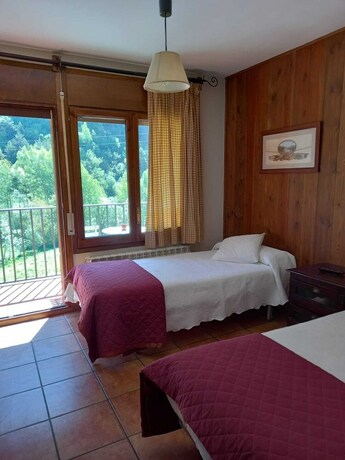 Imagen general del Hotel Hostal La Fuen. Foto 13
