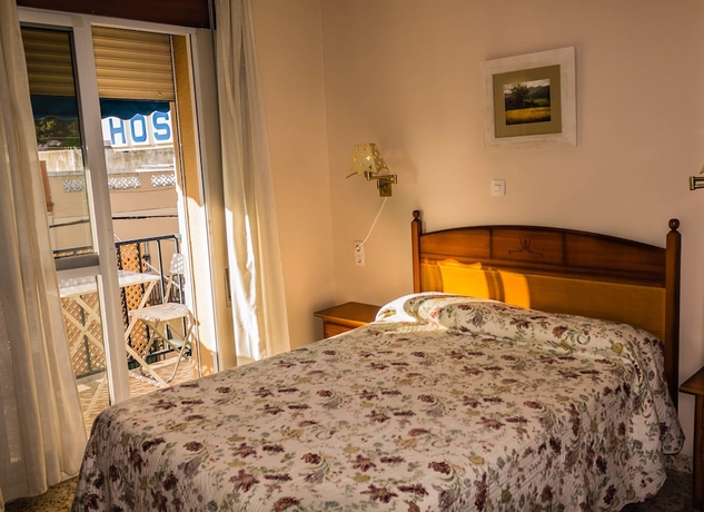 Imagen de la habitación del Hotel Hostal La Palma, Puerto de Santa Mar&iacute;a. Foto 2