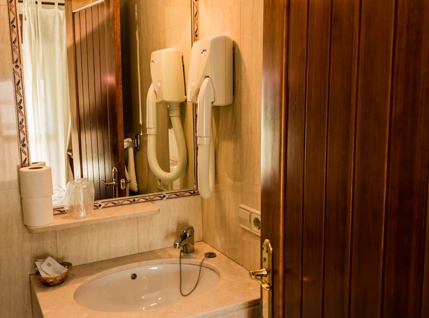 Imagen de la habitación del Hotel Hostal La Palma, Puerto de Santa Mar&iacute;a. Foto 4