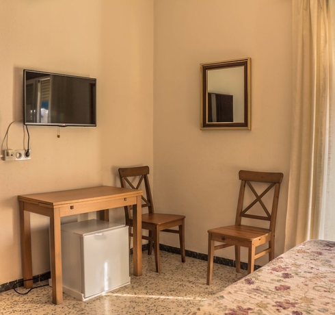 Imagen de la habitación del Hotel Hostal La Palma, Puerto de Santa Mar&iacute;a. Foto 6